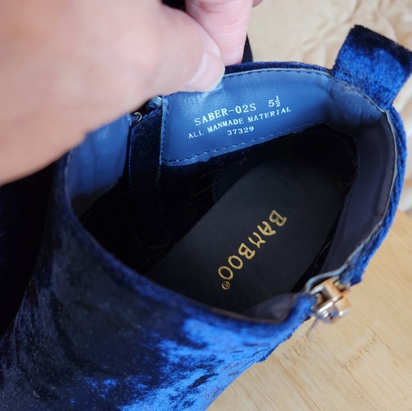 Bamboo size 5.5 velvet boots with gold zippers - Picture 3 of 5